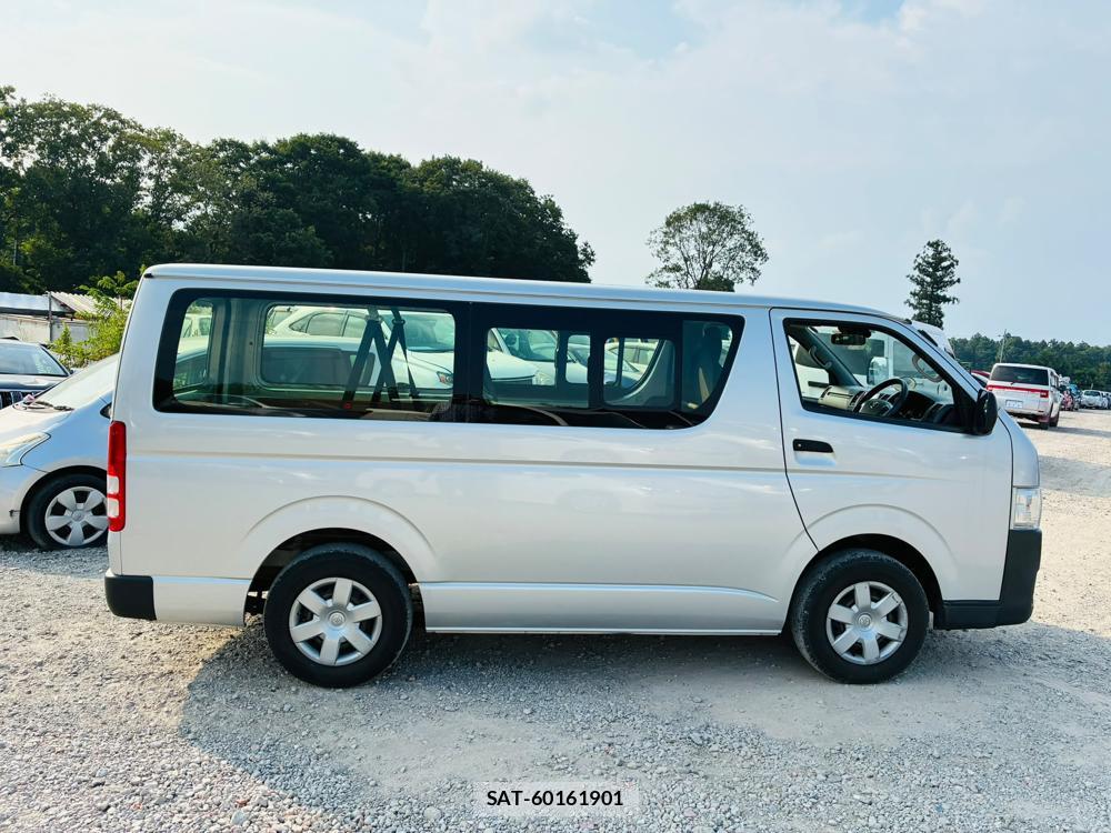 Toyota HIACE VAN 2019-02 7972165-5