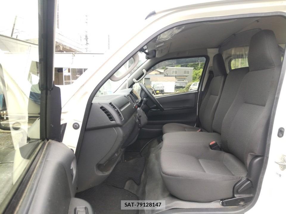 Toyota HIACE VAN 2019 8029838-10
