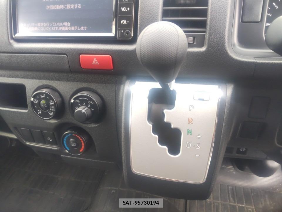 Toyota HIACE VAN 2020-06 7998220-9