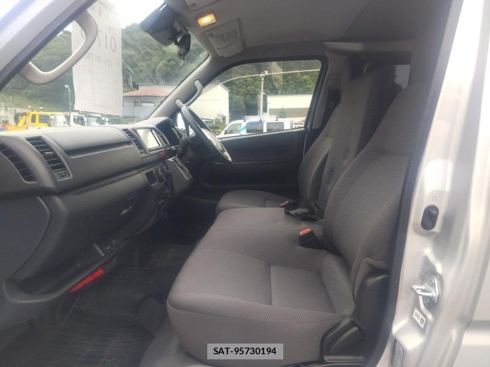 Toyota HIACE VAN 2020-06 7998220-11