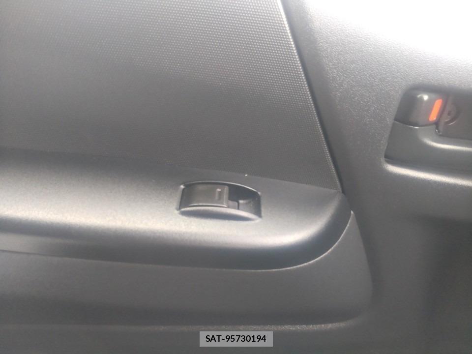 Toyota HIACE VAN 2020-06 7998220-12