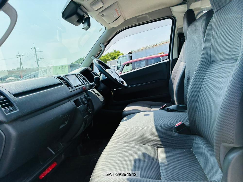 Toyota HIACE VAN 2019-06 7903883-10