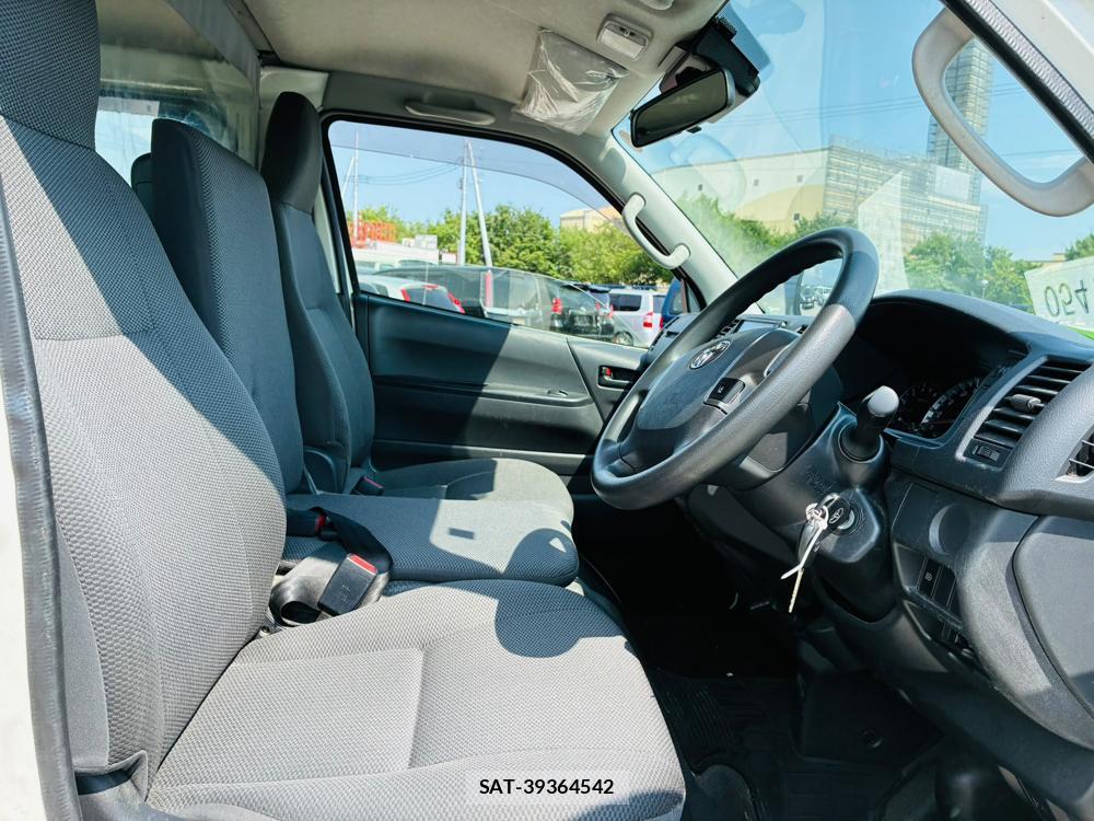 Toyota HIACE VAN 2019-06 7903883-11