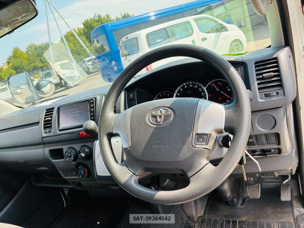 Toyota HIACE VAN 2019-06 7903883-14