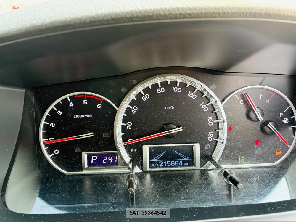 Toyota HIACE VAN 2019-06 7903883-15