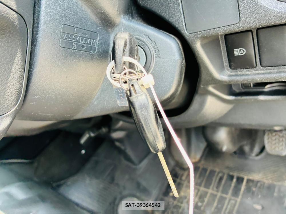 Toyota HIACE VAN 2019-06 7903883-16