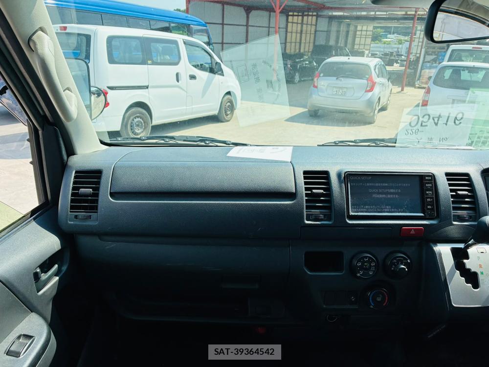 Toyota HIACE VAN 2019-06 7903883-17