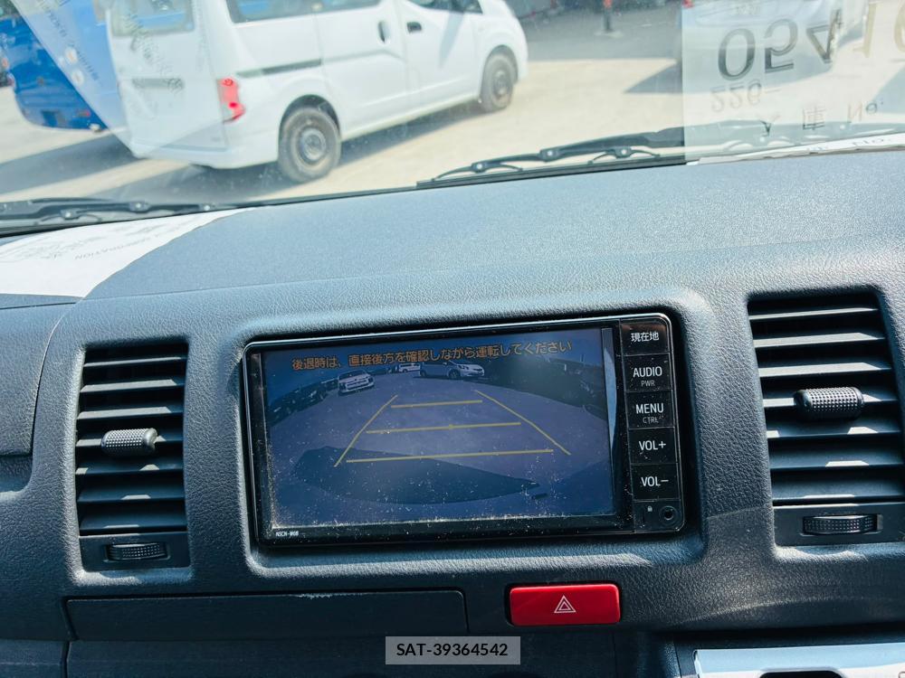 Toyota HIACE VAN 2019-06 7903883-18