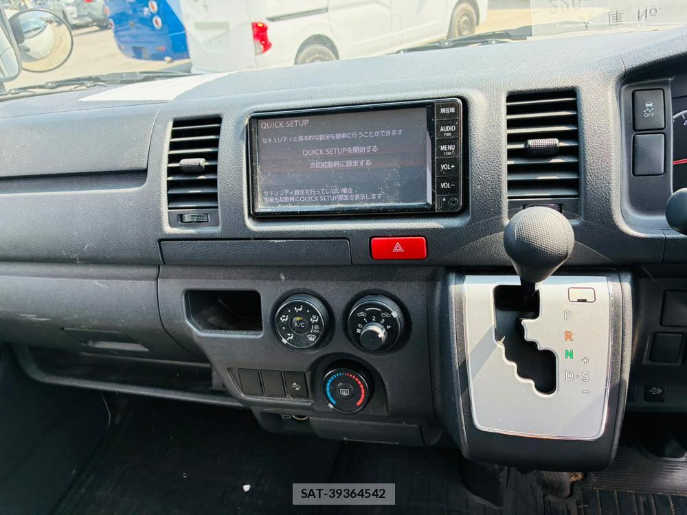 Toyota HIACE VAN 2019-06 7903883-19