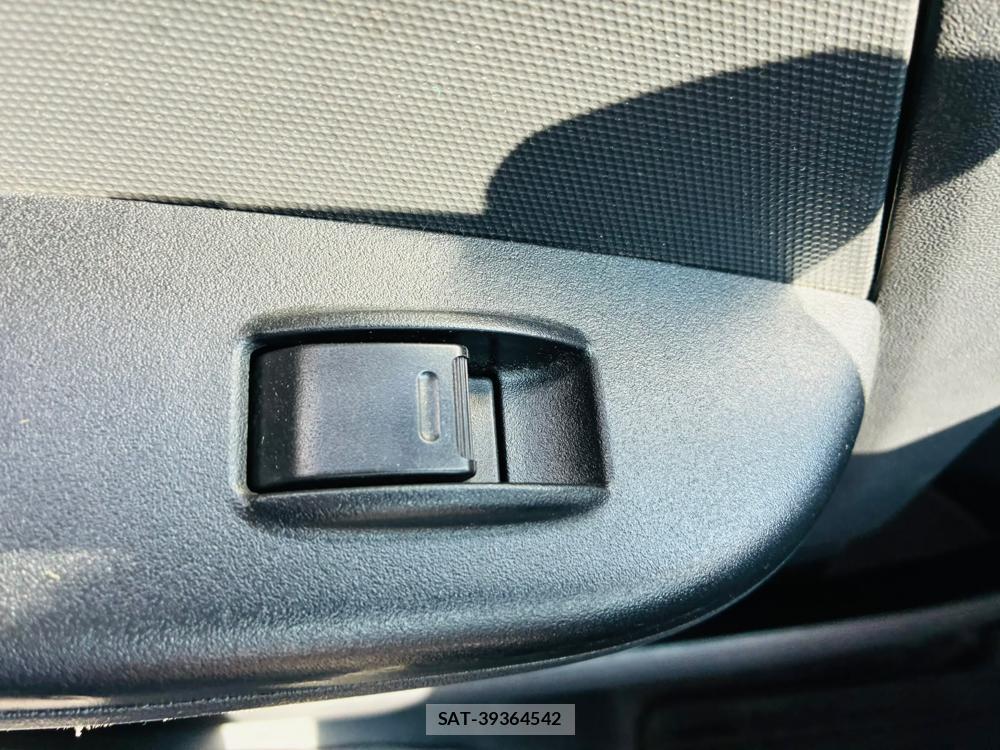 Toyota HIACE VAN 2019-06 7903883-23