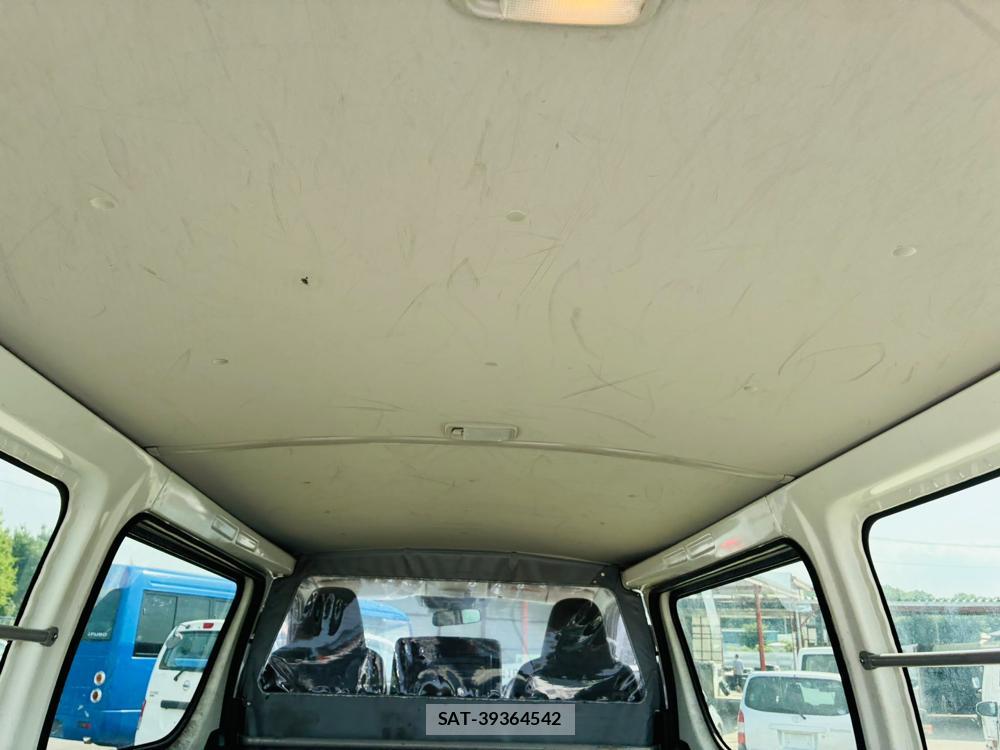Toyota HIACE VAN 2019-06 7903883-24