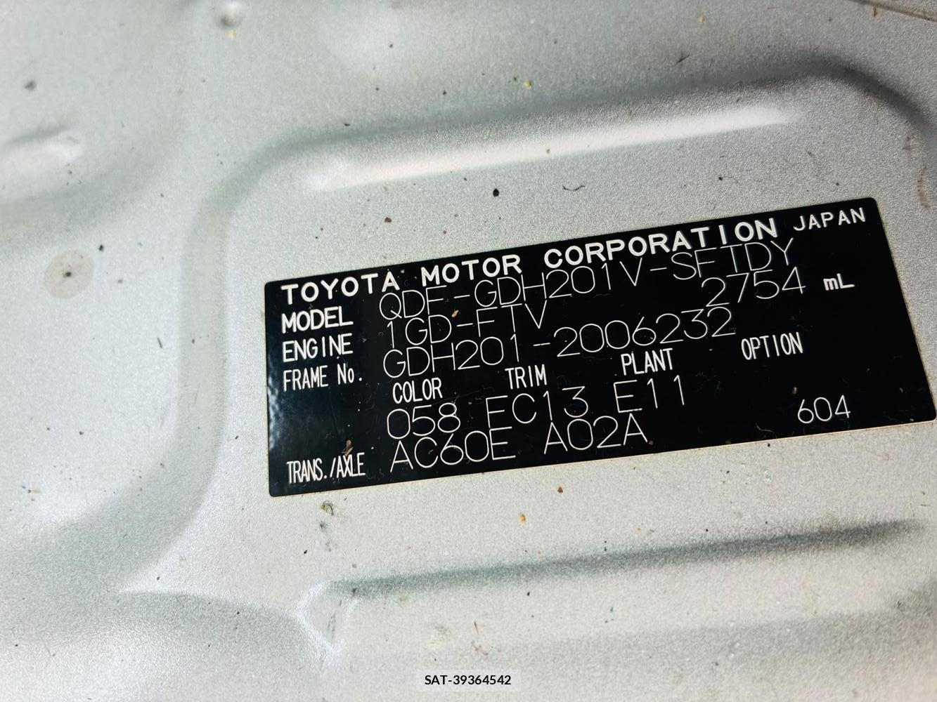 Toyota HIACE VAN 2019-06 7903883-39