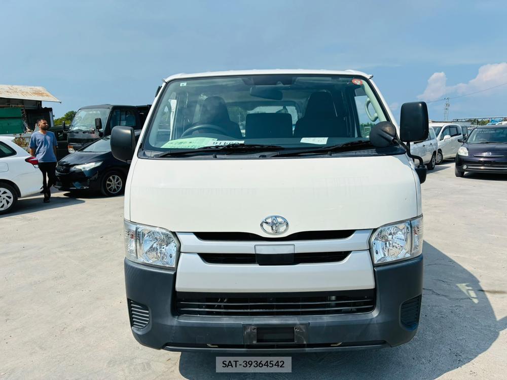 Toyota HIACE VAN 2019-06 7903883-7