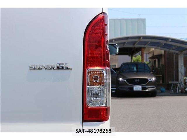 Toyota HIACE VAN 2018-10 8130426-11