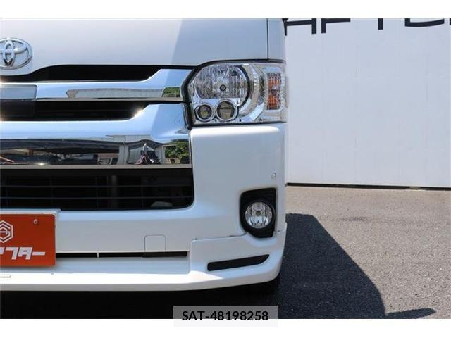 Toyota HIACE VAN 2018-10 8130426-24