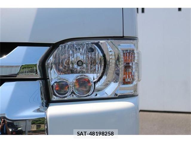 Toyota HIACE VAN 2018-10 8130426-25