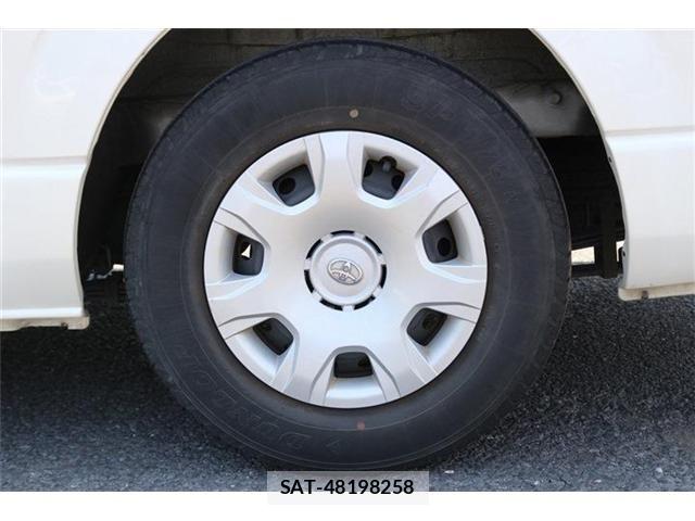 Toyota HIACE VAN 2018-10 8130426-28