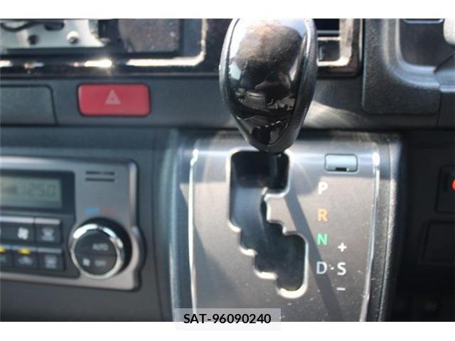 Toyota HIACE VAN 2020-09 8130429-28