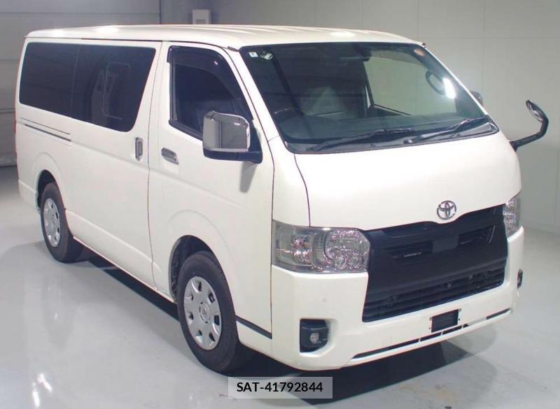Toyota HIACE VAN 2022-04 8189160-0