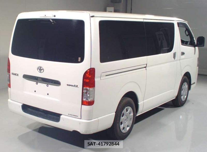 Toyota HIACE VAN 2022-04 8189160-1