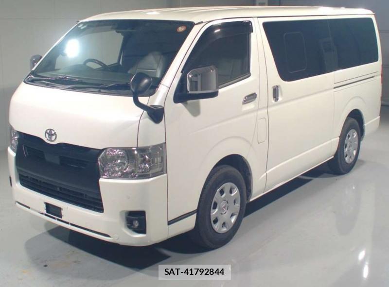 Toyota HIACE VAN 2022-04 8189160-3