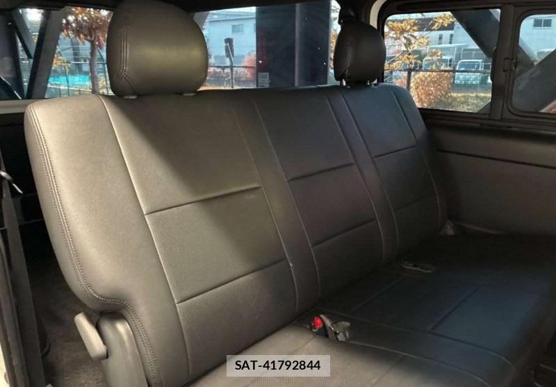 Toyota HIACE VAN 2022-04 8189160-6