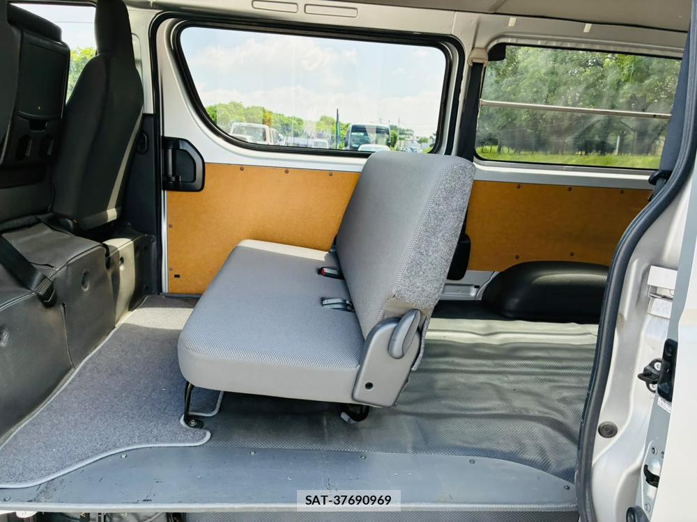 Toyota HIACE VAN 2019-09 8119958-9