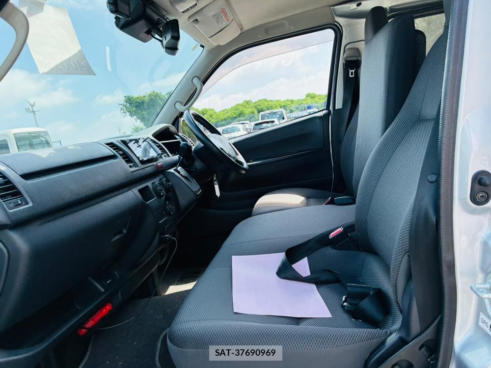 Toyota HIACE VAN 2019-09 8119958-10