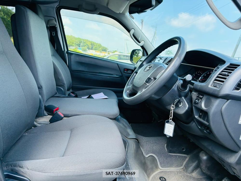 Toyota HIACE VAN 2019-09 8119958-11
