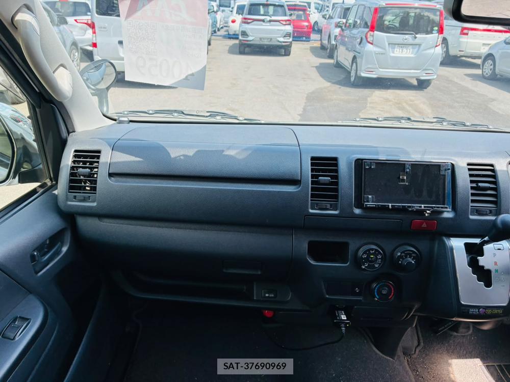 Toyota HIACE VAN 2019-09 8119958-17