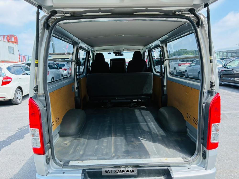 Toyota HIACE VAN 2019-09 8119958-25