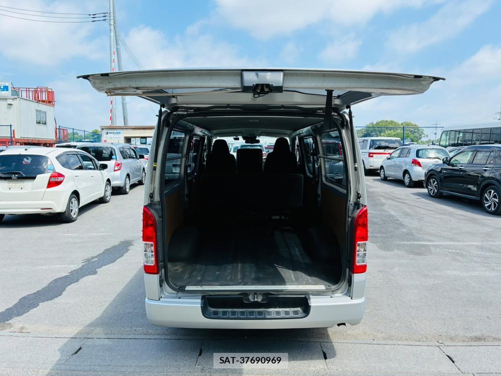Toyota HIACE VAN 2019-09 8119958-26