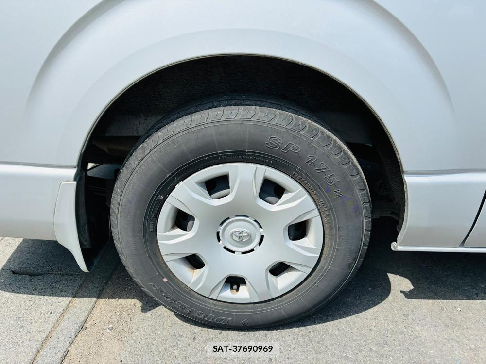 Toyota HIACE VAN 2019-09 8119958-27