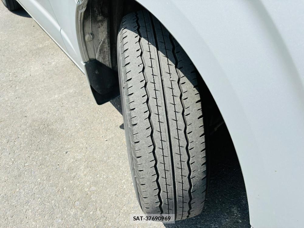 Toyota HIACE VAN 2019-09 8119958-32