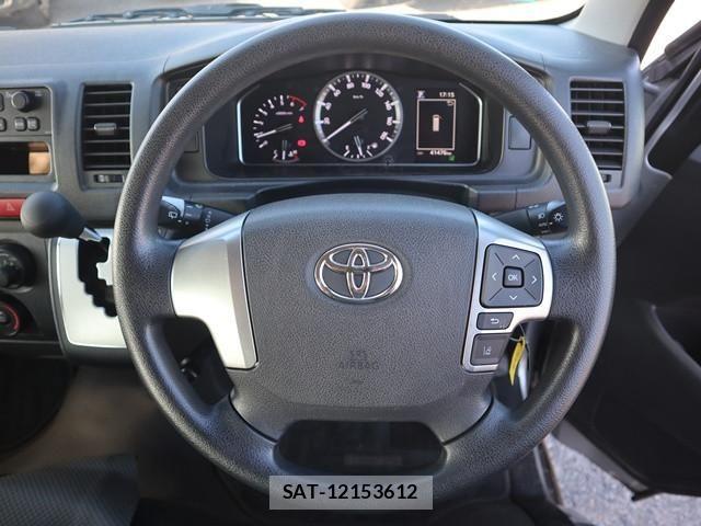 Toyota HIACE VAN 2022-04 8230260-3