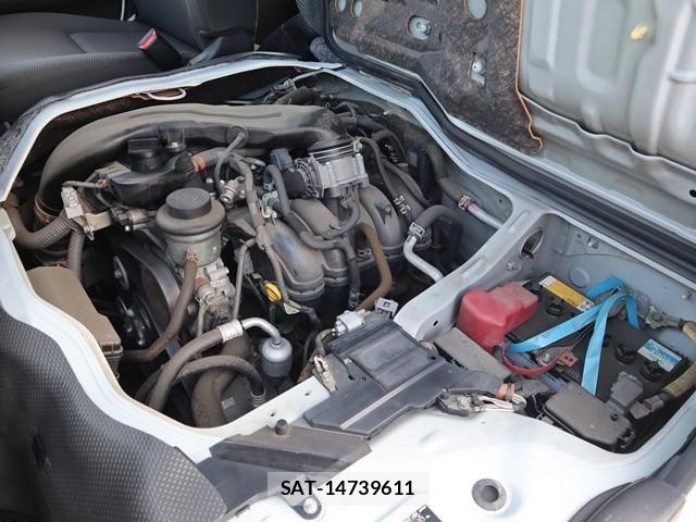 Toyota HIACE VAN 2017-02 8230263-15