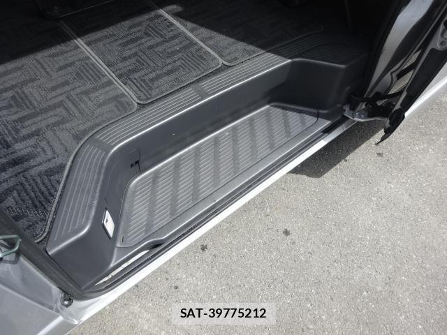 Toyota HIACE VAN 2020-04 8245347-11