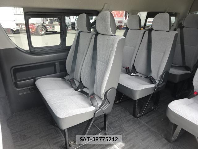 Toyota HIACE VAN 2020-04 8245347-13