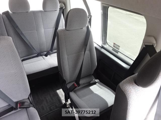 Toyota HIACE VAN 2020-04 8245347-16