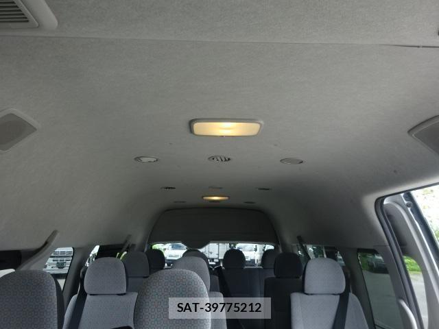 Toyota HIACE VAN 2020-04 8245347-19