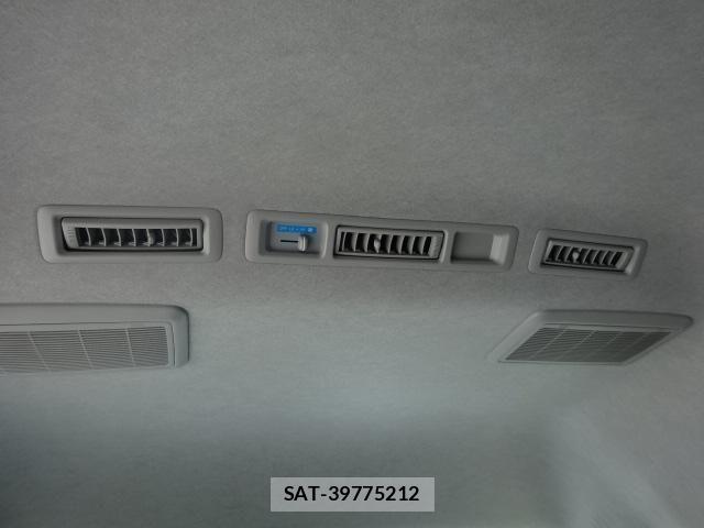 Toyota HIACE VAN 2020-04 8245347-21