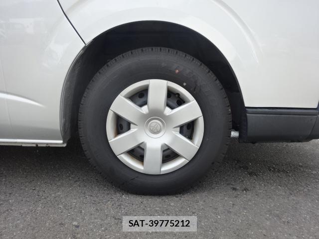 Toyota HIACE VAN 2020-04 8245347-27