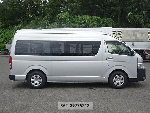 Toyota HIACE VAN 2020-04 8245347-4