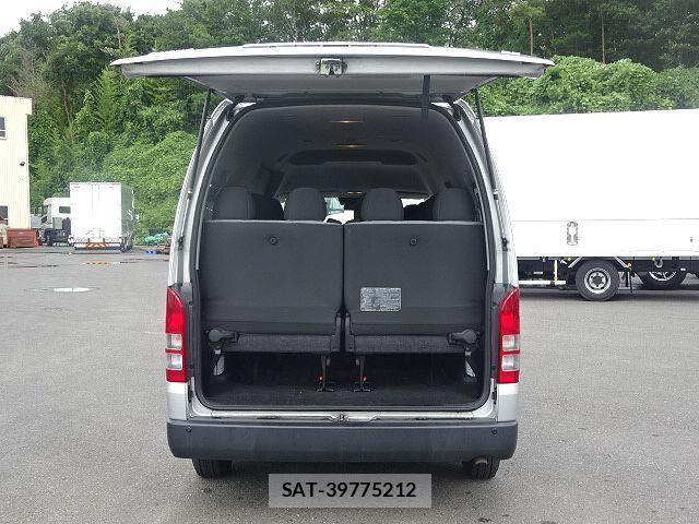 Toyota HIACE VAN 2020-04 8245347-8