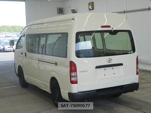 Toyota HIACE VAN 2019-06 8252226-2
