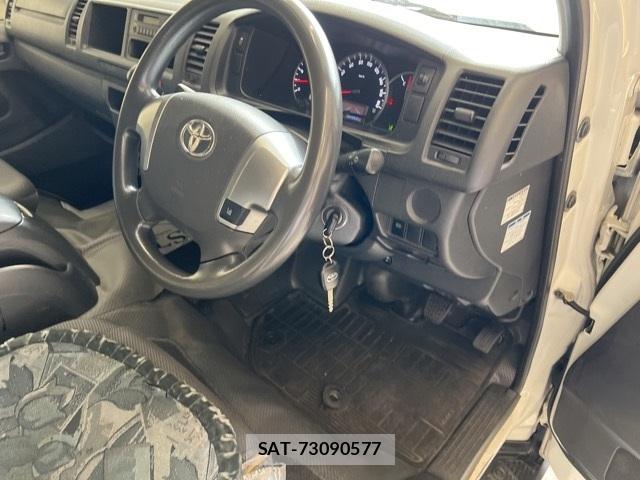 Toyota HIACE VAN 2019-06 8252226-3