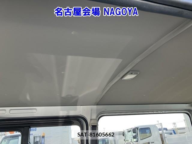 Toyota HIACE VAN 2020-07 8261530-11