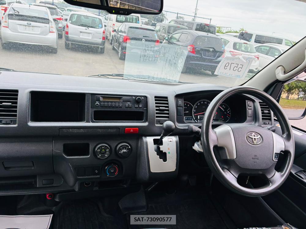 Toyota HIACE VAN 2019-06 8252226-12