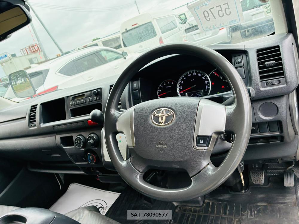 Toyota HIACE VAN 2019-06 8252226-13