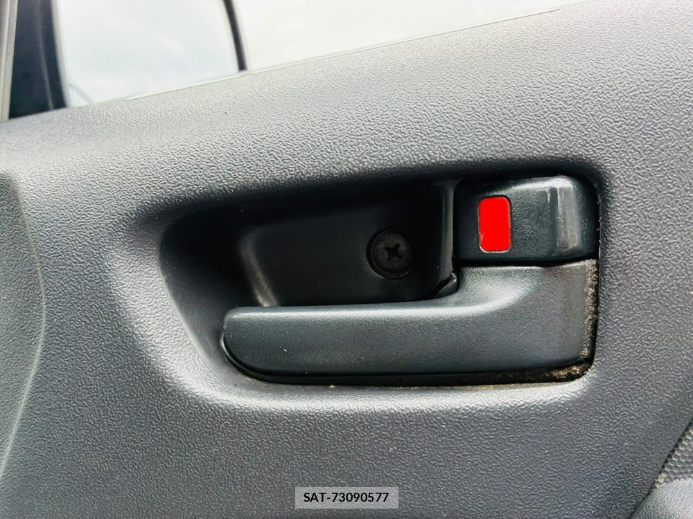 Toyota HIACE VAN 2019-06 8252226-18